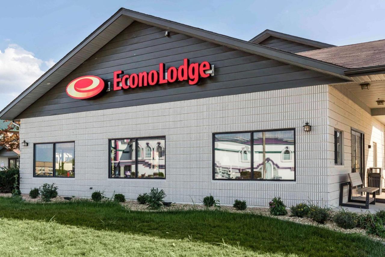 Econo Lodge Inn & Suites Branson Shepherd Of The Hills Expy Exterior photo